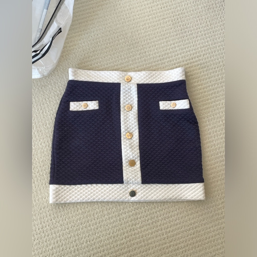 Brand new AINEA skirt size small